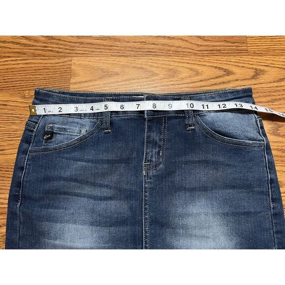 KanCan Mini Jean Skirt Raw Hem Distressed Wash Blue Denim Womens Size 3 - Picture 3 of 7